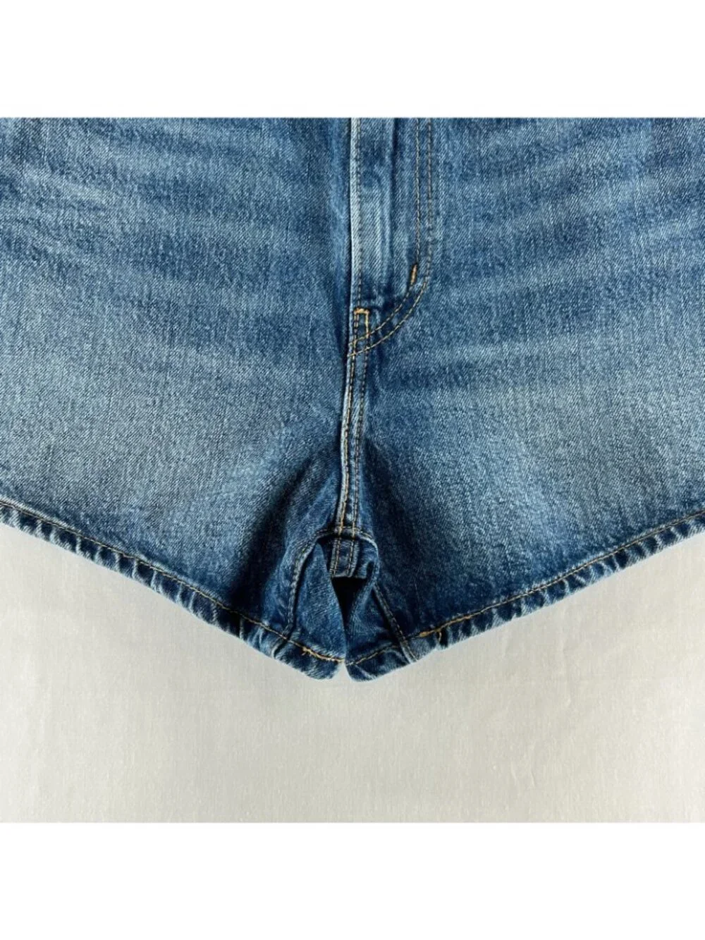Levi's High Waisted Mom Shorts Womens 25 Zip Fly Pockets Medium Wash Denim Blue